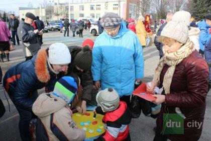 На Масленицу в Дружковке «зажигали «секс-бомбы»»