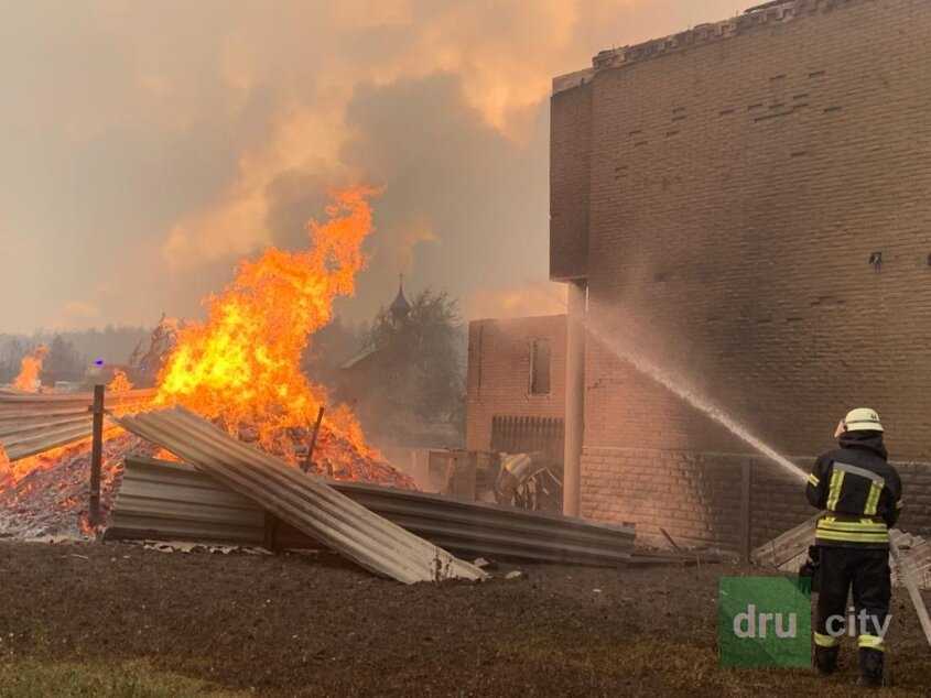 Дружковские спасатели потушили мощный пожар в Луганской области