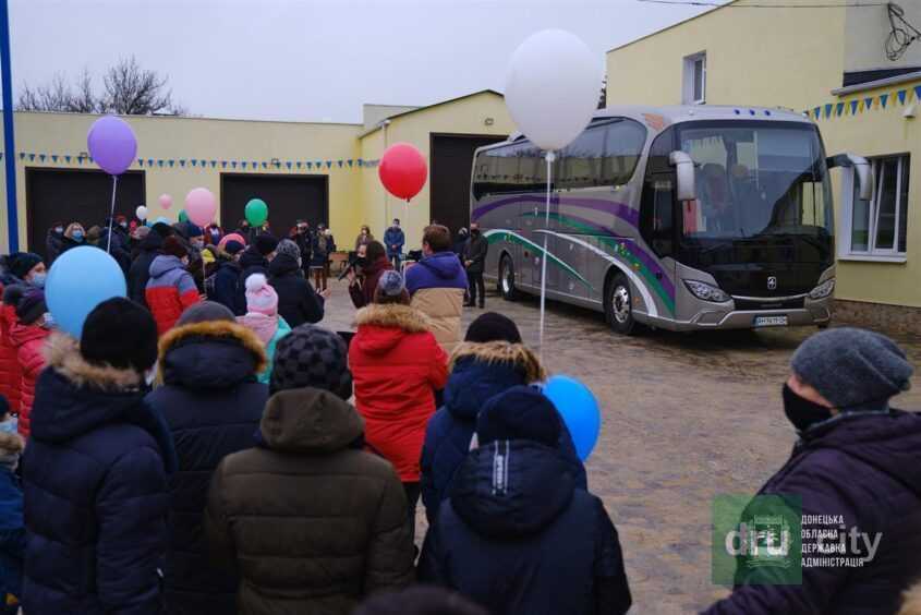 Дружковскому детскому дому-интернату подарили автобус