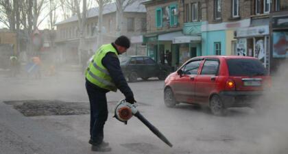 Производится текущий ремонт дорог в городе, ям станет меньше