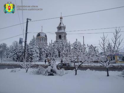 В Дружковке снежно, местами сильно снежно