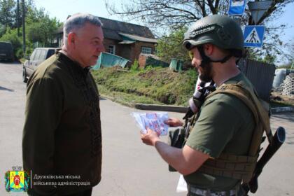 Новонародженим дружківчанам по вишиванці