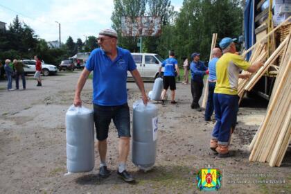 49 родин отримали будівельні матеріали