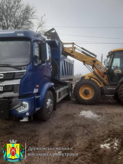 У Дружківці чистять зливові стоки