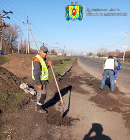 У Дружківці чистять зливові стоки