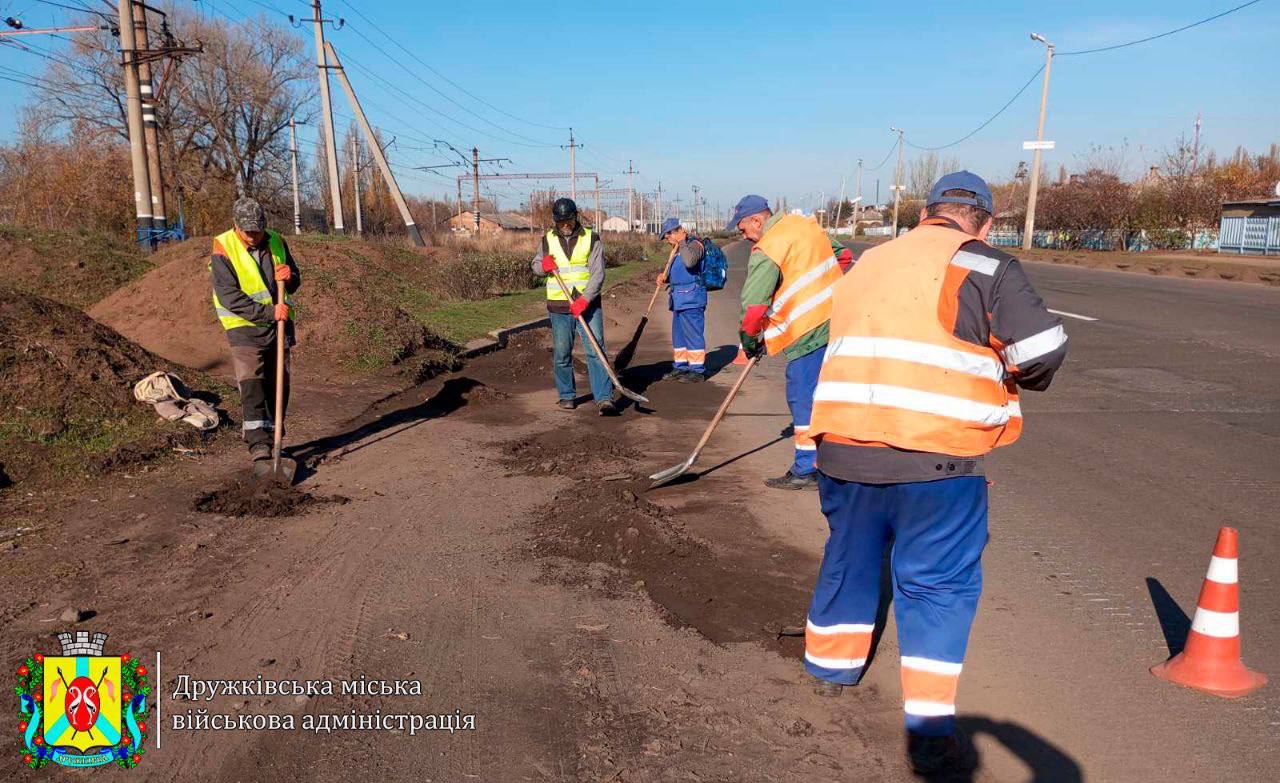 У Дружківці чистять зливові стоки