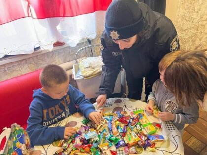 Поліцейські привітали з Днем Святого Миколая