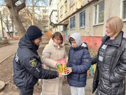 Поліцейські привітали з Днем Святого Миколая