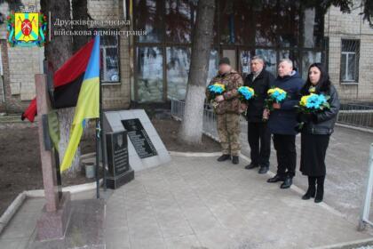 Хвилиною мовчання вшанували усіх, хто віддав своє життя за незалежність