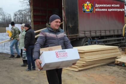 65 домогосподарств Олексієво-Дружківки отримали набори будівельних матеріалів