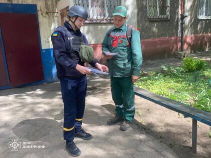 Напередодні Великодня рятувальники провели профілактичний рейд з мешканцями міста Дружківка