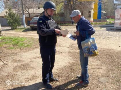 Напередодні Великодня рятувальники провели профілактичний рейд з мешканцями міста Дружківка