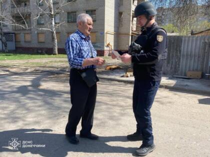 Напередодні Великодня рятувальники провели профілактичний рейд з мешканцями міста Дружківка