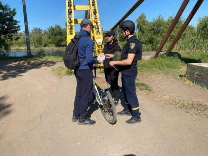 Відпочинок на відкритих ділянках біля водойм небезпечний