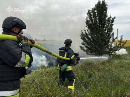 У Дружківці горіла суха трава та магазин