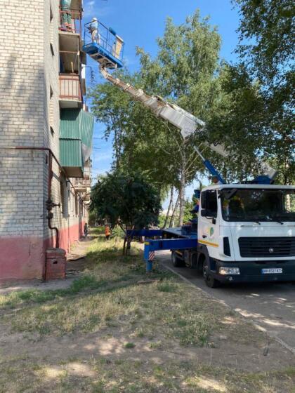 У Дружківці ліквідують наслідки ворожого обстрілу