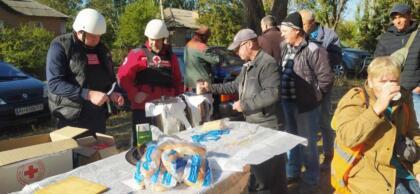 Волонтери Дружківської міської організації ТЧХУ допомогає мешканцям Олексієво-Дружківки