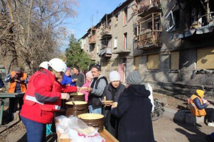 Вікна пошкоджених осель Дружківчан закривають якомога швидше