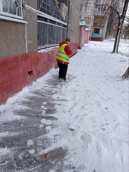 Комунальні служби працюють на вулицях міста