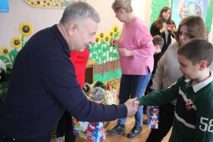 Подарунки до зимових свят отримали діти Дружківської громади