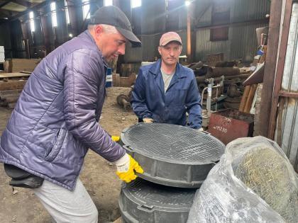 Червоний хрест у Дружківці передав водоканалу каналізаційні люки