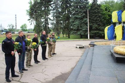 У Дружківці пройшла церемонія покладання квітів до Обеліску воїнів-визволителей