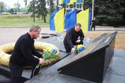 У Дружківці пройшла церемонія покладання квітів до Обеліску воїнів-визволителей