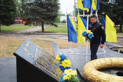 У Дружківці пройшла церемонія покладання квітів до Обеліску воїнів-визволителей
