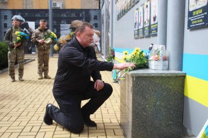 У Дружківці пройшла церемонія покладання квітів до Обеліску воїнів-визволителей