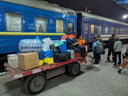 Ще 16 донеччан евакуювали до Рівненської та Полтавської областей
