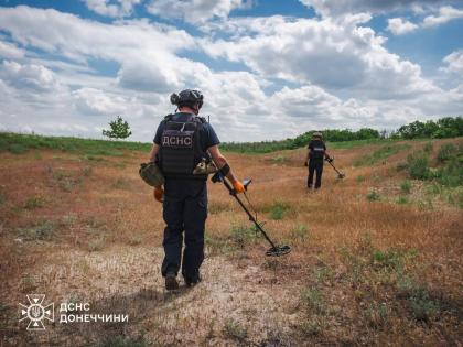 Піротехніки ДСНС виявили та знищили 22 вибухонебезпечні предмети за добу