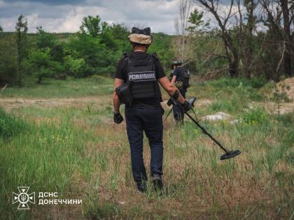 Піротехніки ДСНС виявили та знищили 22 вибухонебезпечні предмети за добу
