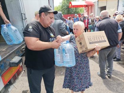 Гуманітарний штаб з благодійними організаціями забезпечують допомогою