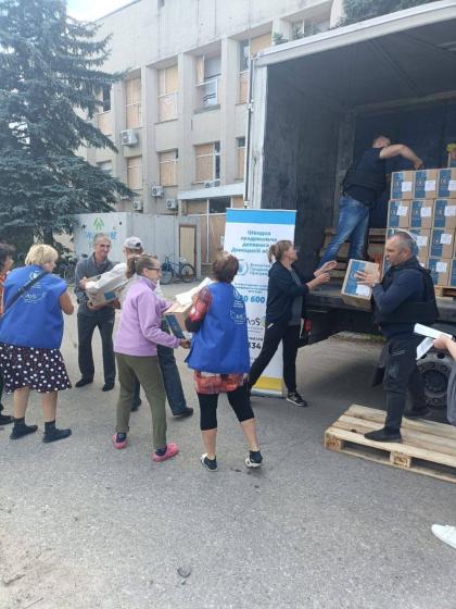 Гуманітарний штаб з благодійними організаціями забезпечують допомогою