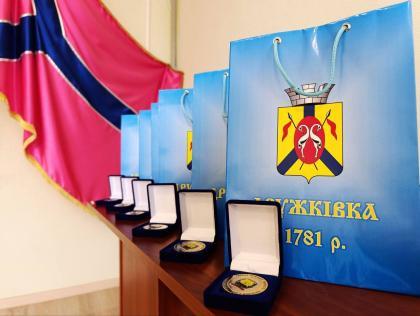 Випускників Дружківки привітали із закінченням школи