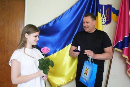 Випускників Дружківки привітали із закінченням школи