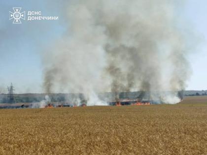 У Дружківці внаслідок обстрілу загорілося поле пшениці