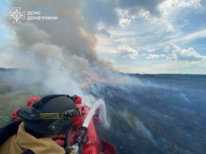 У Дружківці внаслідок обстрілу загорілося поле пшениці