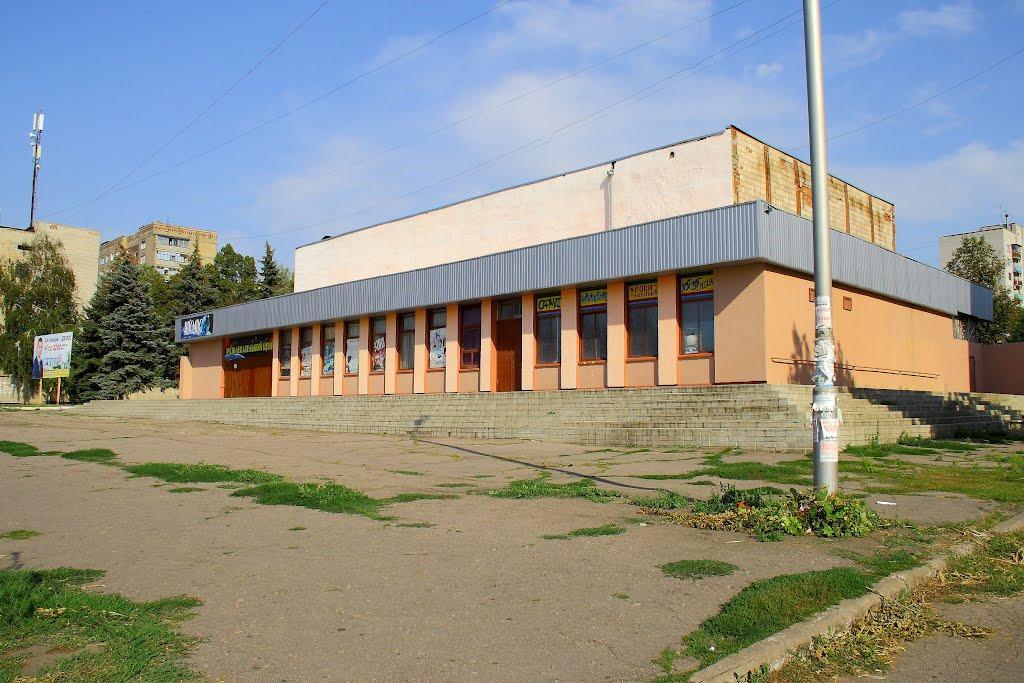 Колишнього кінотеатр «Космос» зруйновано