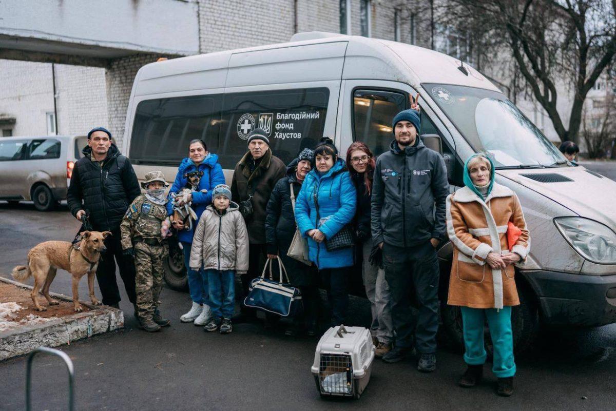 Благодійники вивезли 5 жителів Дружківки