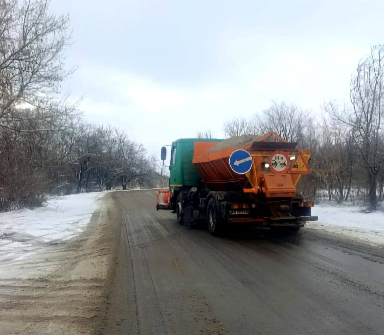 На дорогах Донеччини — ожеледиця